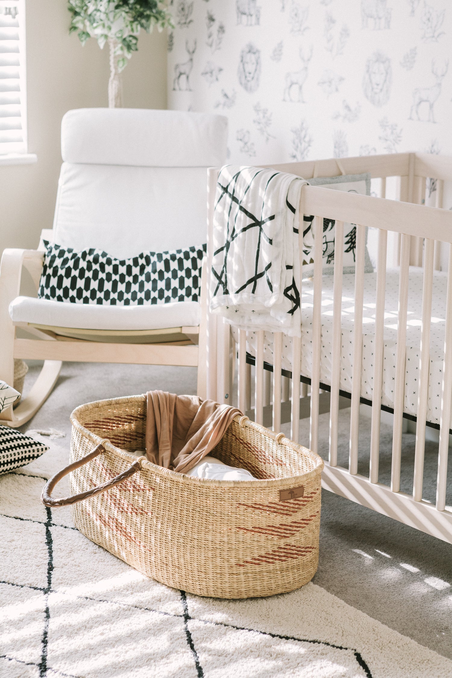 Signature Nap & Pack Bassinet: Shea – Design Dua.