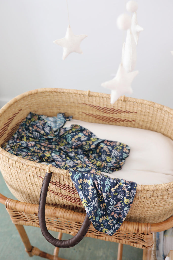 Vintage Stand- Fence Woven Natural Stationary